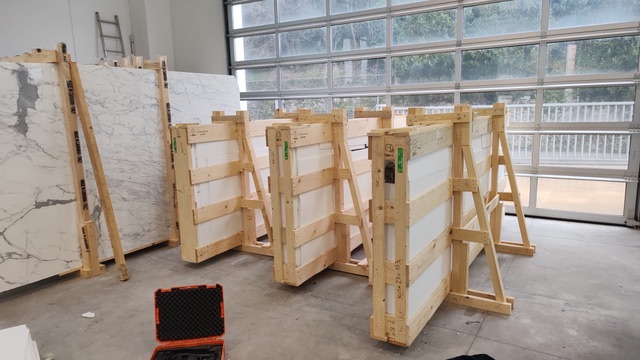 Vasca residenziale protetta in una cassa con base rinforzata